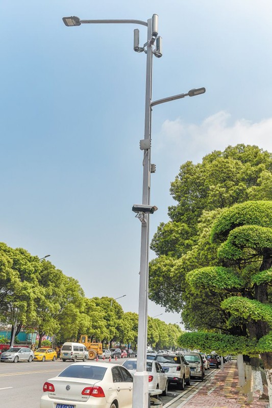 湖(hu)南(nan)首(shou)條“智慧炤明(ming)路”亮(liang)相長沙隆(long)平(ping)高(gao)科(ke)技園